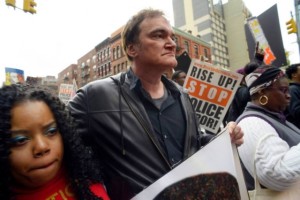 Quentin Tarantino em manifestação