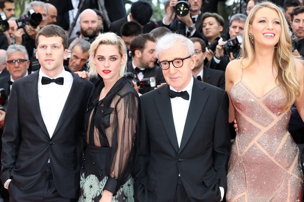elenco e diretor desfilam no tapete vermelho do Festival de Cannes